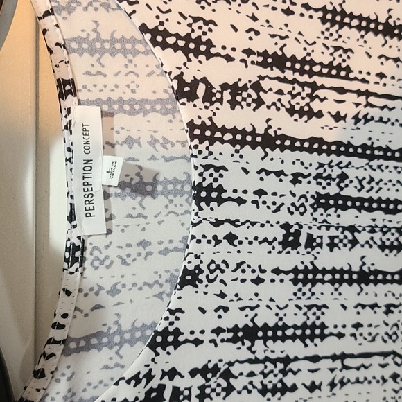 White & Black Colored Tops Blouses bundle of 4 Lg EUC - Picture 13 of 13